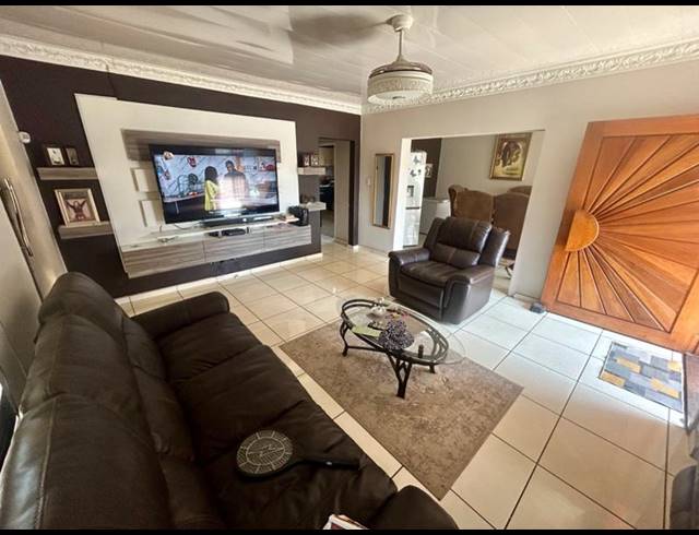4 BEDROOM HOUSE FOR SALE IN VANDERBIJLPARK CE 5
